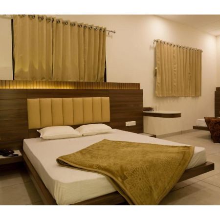 Hotel Govindam, Ujjain Exteriör bild