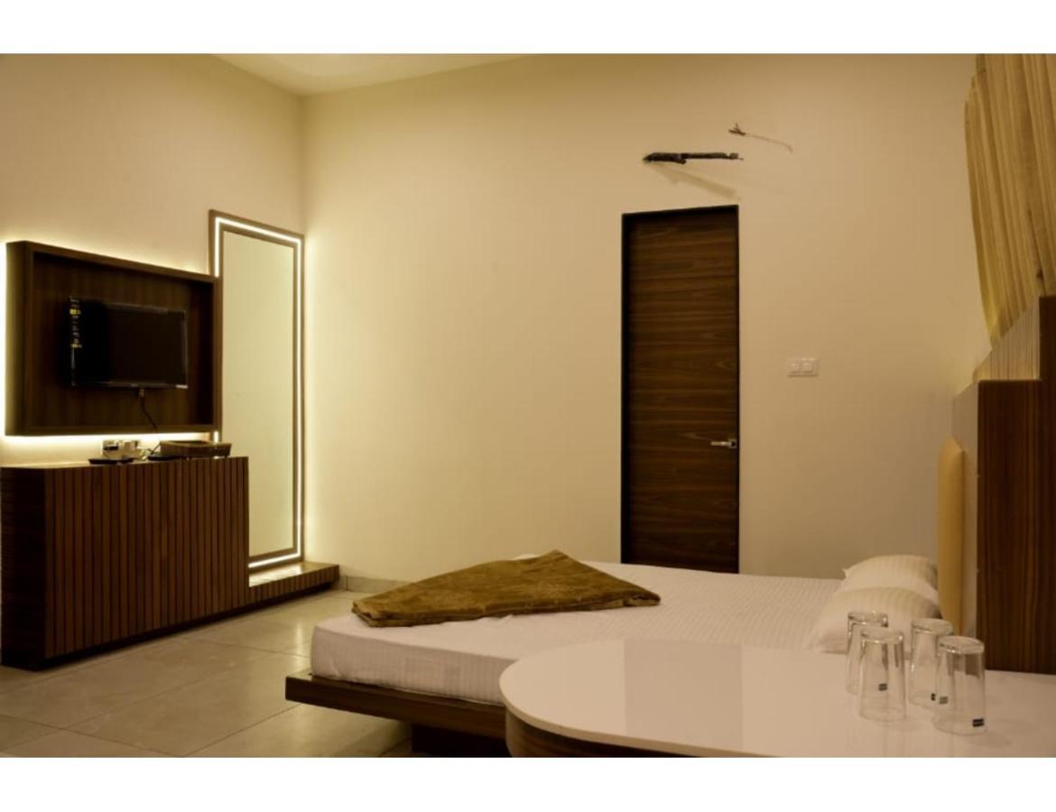 Hotel Govindam, Ujjain Exteriör bild