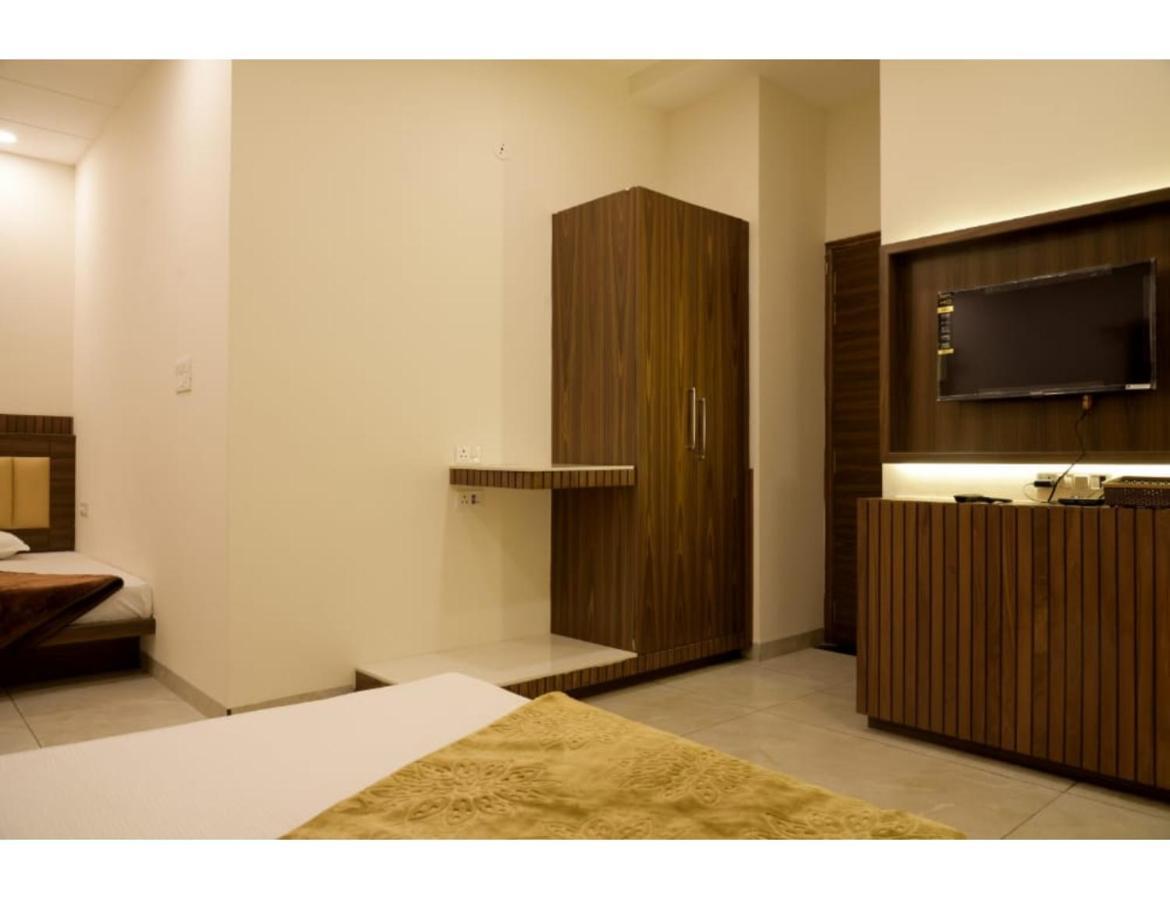 Hotel Govindam, Ujjain Exteriör bild