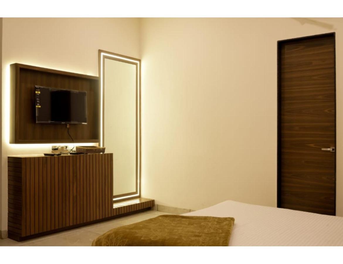 Hotel Govindam, Ujjain Exteriör bild