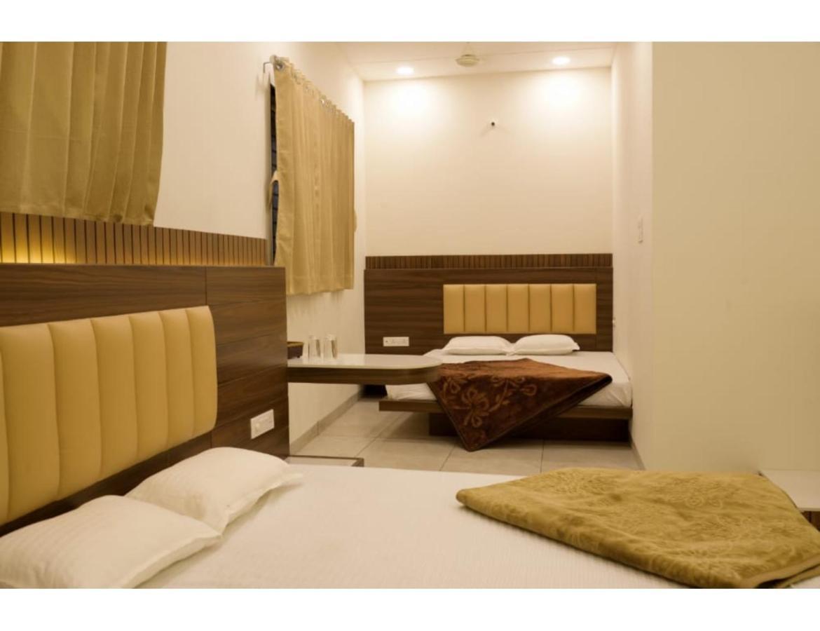 Hotel Govindam, Ujjain Exteriör bild